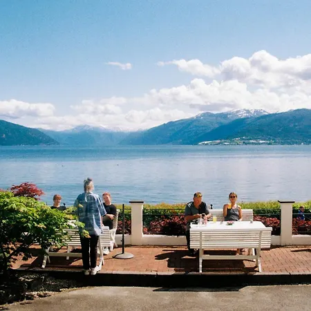 Balestrand Hotel فندق 3*