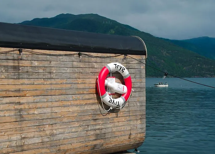 Balestrand Hotel מלון 3*